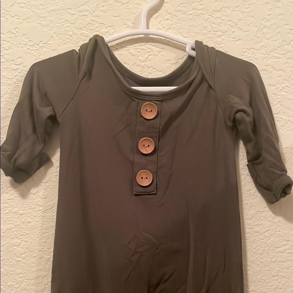 Olive Green Button-Up Long Sleeve Top